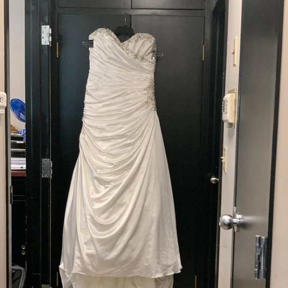 Wedding Dress - Picture 4 of 5